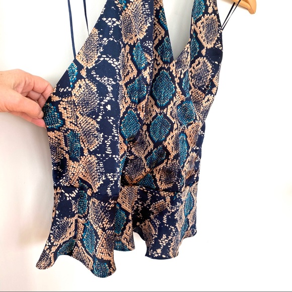 Guess halter top - Picture 2 of 6